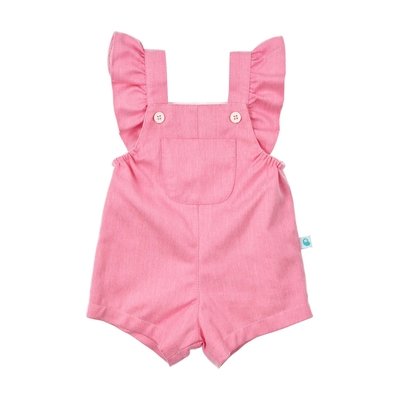 Jardineiras de Ganga cor-de-rosa com folho nas alças. Um ícone Bean, reinventado. É só combinar com básicos para a sua bebé ficar o máximo! Vista Frente