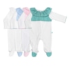 Conjunto de quatro babygrows de bebé branco com o peito, gola e pés em tecido plumeti de diferentes cores: Branco, rosa, azul e verde.