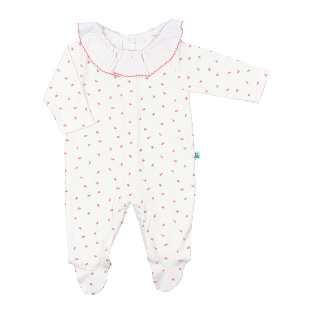 Babygrow e Pijama de bebé em branco cru com estrela rosa e gola de tecido.