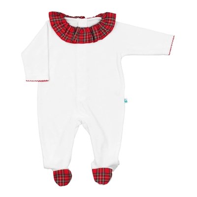 Babygrow de bebé branco com a gola e os pés em tecido xadrez de tons vermelhos.