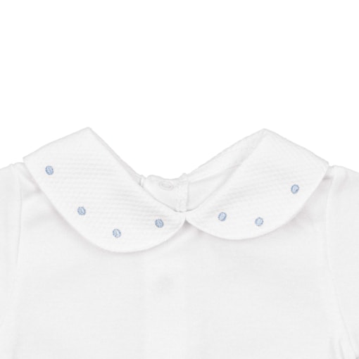 Gola de body de bebé branco em tecido piquet com bolas de cor azul claro.