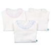 Bodies de bebé com gola em renda espanhola de cor branca, azul claro e rosa claro.