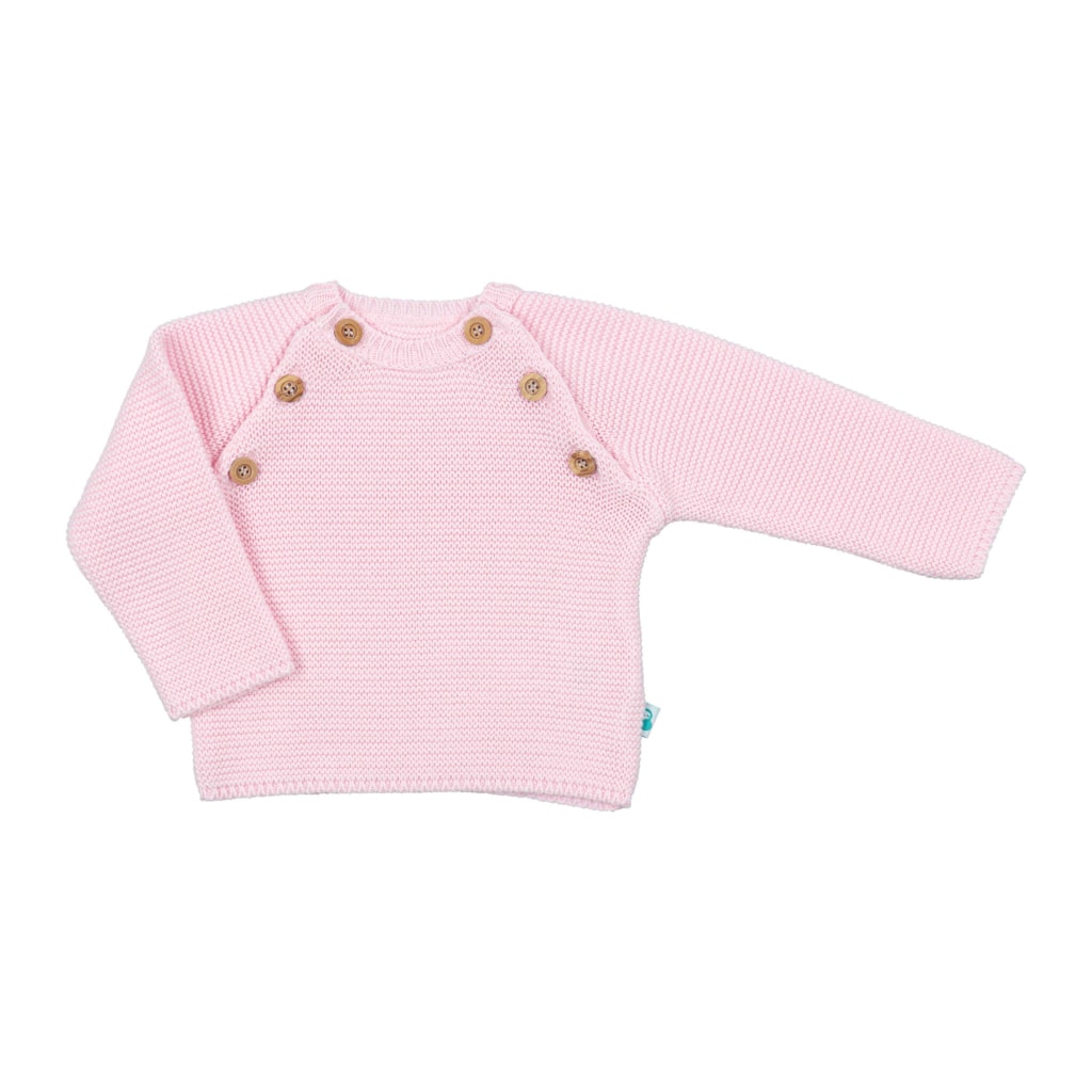 Vista de frente camisola rosa para bebé. Aperta de cada lado com 3 botões de madeira.