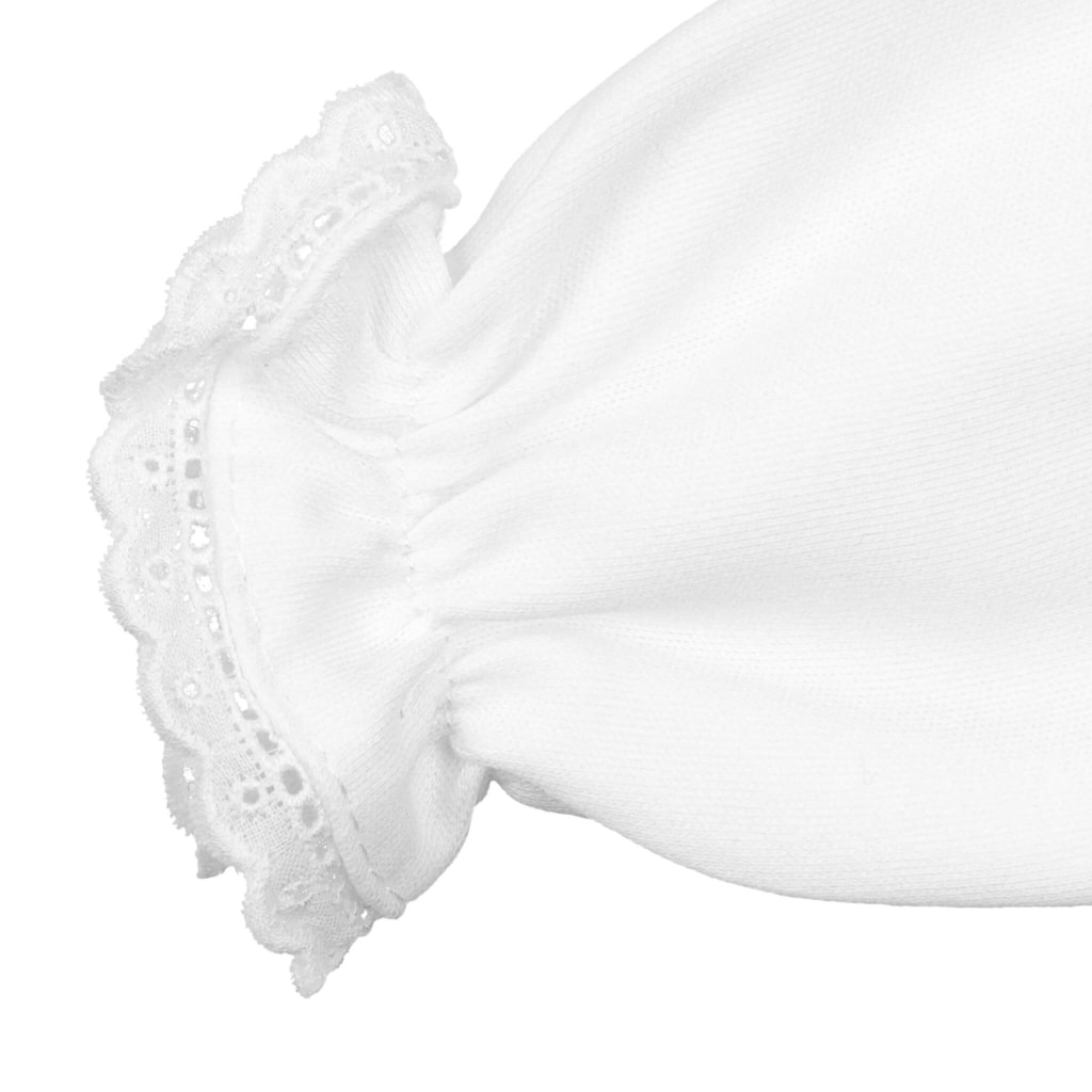 Manga em renda de camisola de bebé branca com a gola em bordado inglês.
