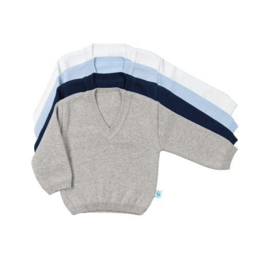 Quatro modelos da camisola pullover para bebé feita em malha tricotada de algodão, com manga comprida e decote em bico.