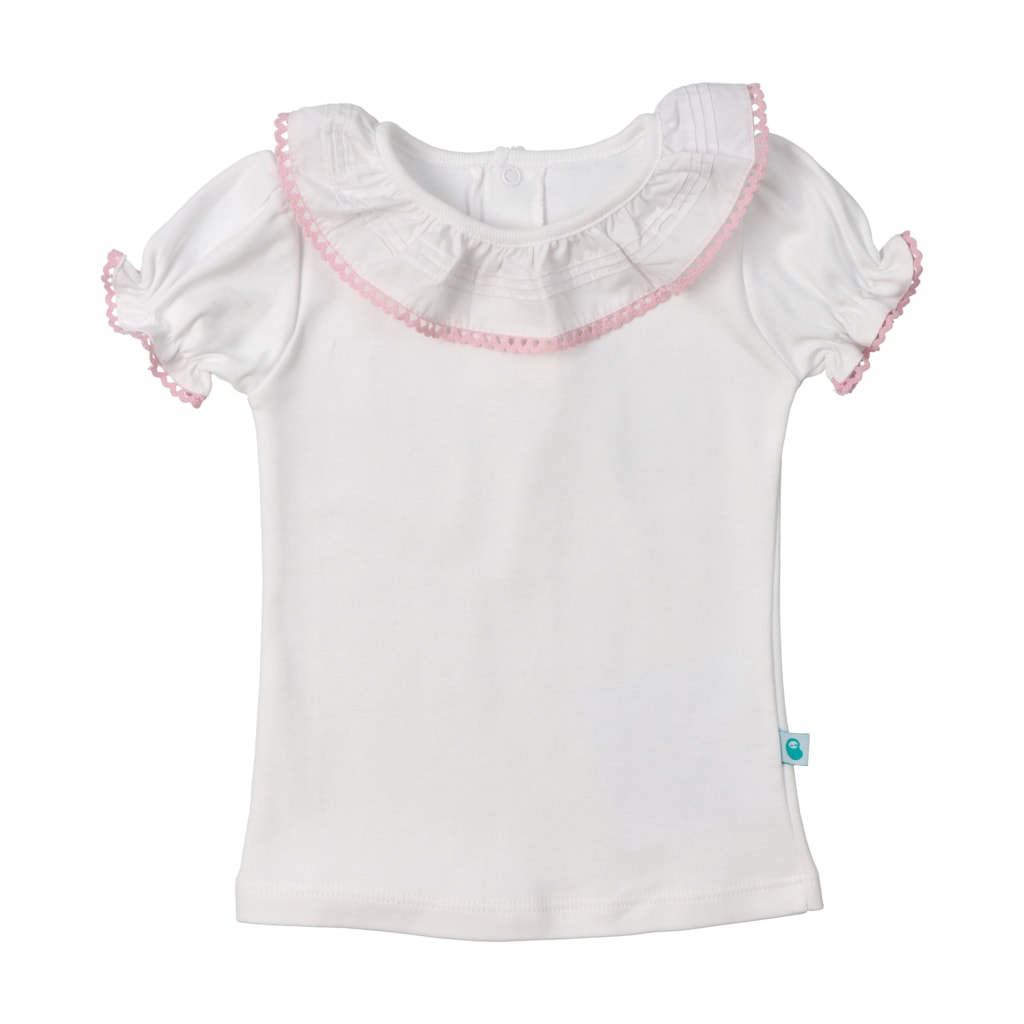 Camisola branca para bebé de manga curta com a gola em tecido branco e um renda rosa. As mangas são em balão e têm a mesma renda.