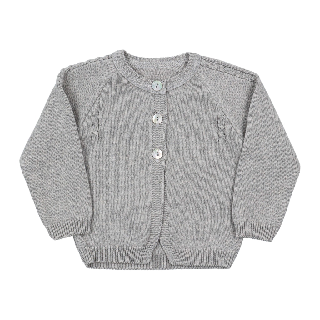 Vista de Frente de um casaco cinzento para bebé, em malha 100% algodão.