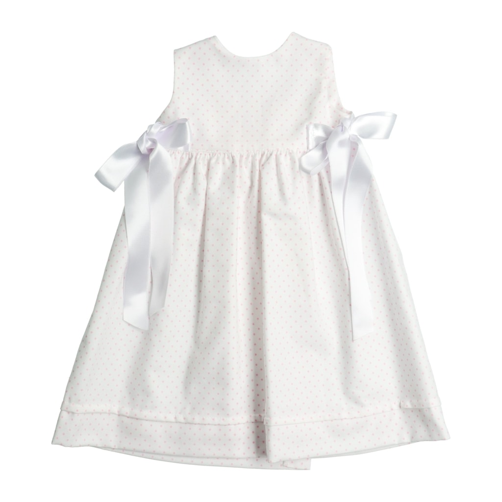 Cueiro para bebé em tecido branco com pintas rosa e fita de cetim branca.