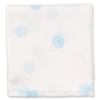 Fralda de pano para bebé com fundo branco e bolas azuis claras.