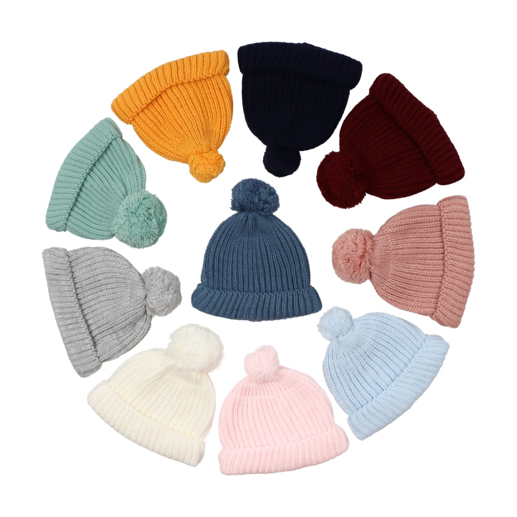 Dez modelos do gorro para bebé feito de malha, muito quentinho. O tecido tem elasticidade e termina com um pompom na ponta.