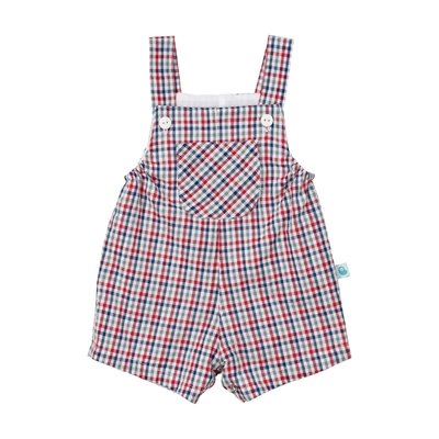 Jardineiras de perna curta para bebé com padrão quadriculado azul, cinzento, vermelho e branco. Destaques de texto salientam algumas características: 100% algodão; forro interior; alças apertam na frente com botões; molas de pressão no entrepernas; elásticos dos lados.