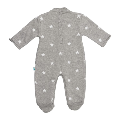 Vista de costas de fato de Bebé feito em algodão cinzento com estrelas brancas.