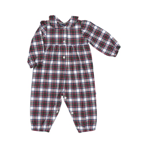 Pijama macacão de bebé feito com gola redonda em flanela com abertura no peito e no entrepernas. Tem os punhos e o final das pernas com elástico.