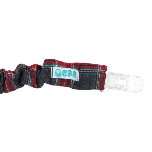 Porta chupetas e porta chuchas para bebé feito em tecido xadrez vermelho e preto. Tem um elástico interior no tecido, fecho em plástico transparente e um fio na ponta para prender a chupeta.