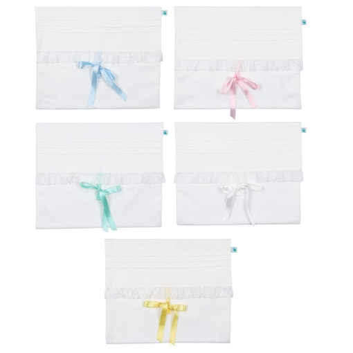 Sacos de maternidade em tecido branco piquet com um laço em cetim.
