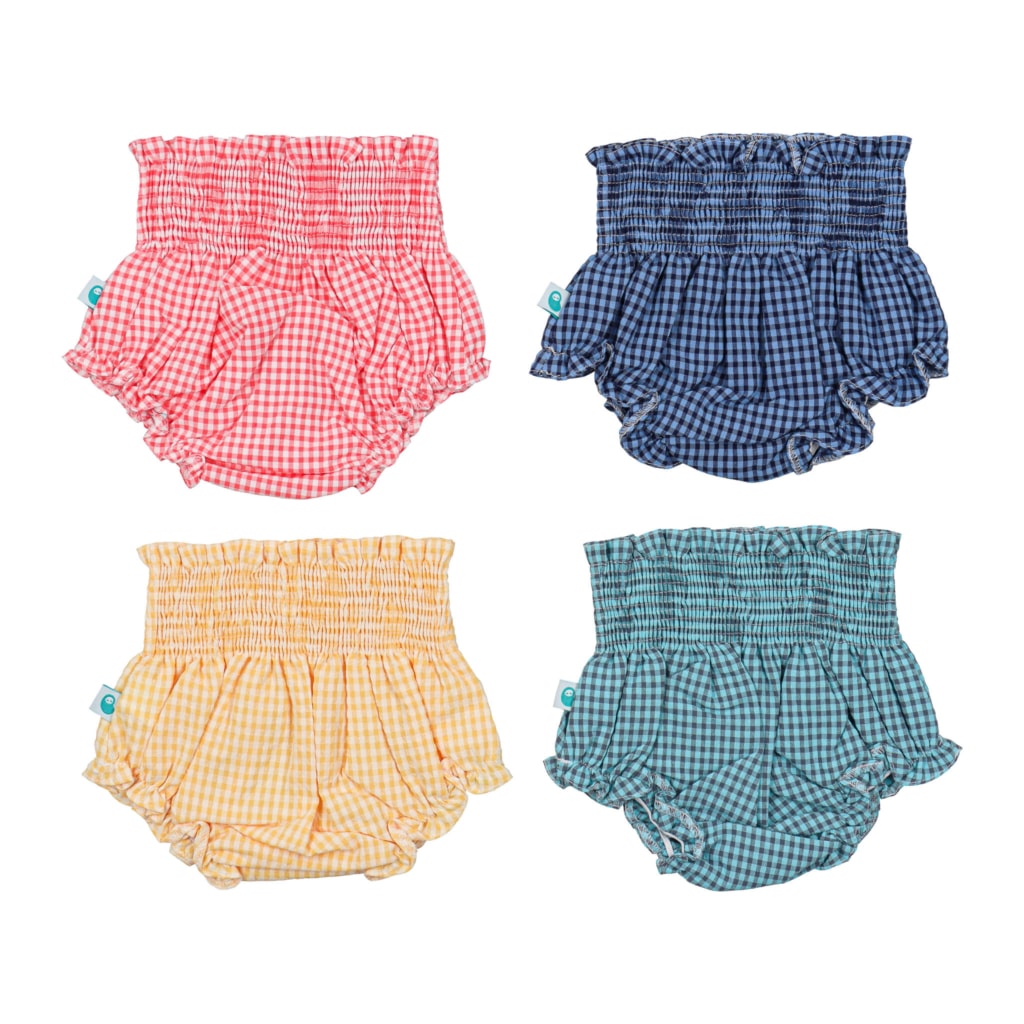 Conjunto de tapa fraldas de bebé aos quadrados disponível em amarelo, coral, azul inglês e azul turquesa.