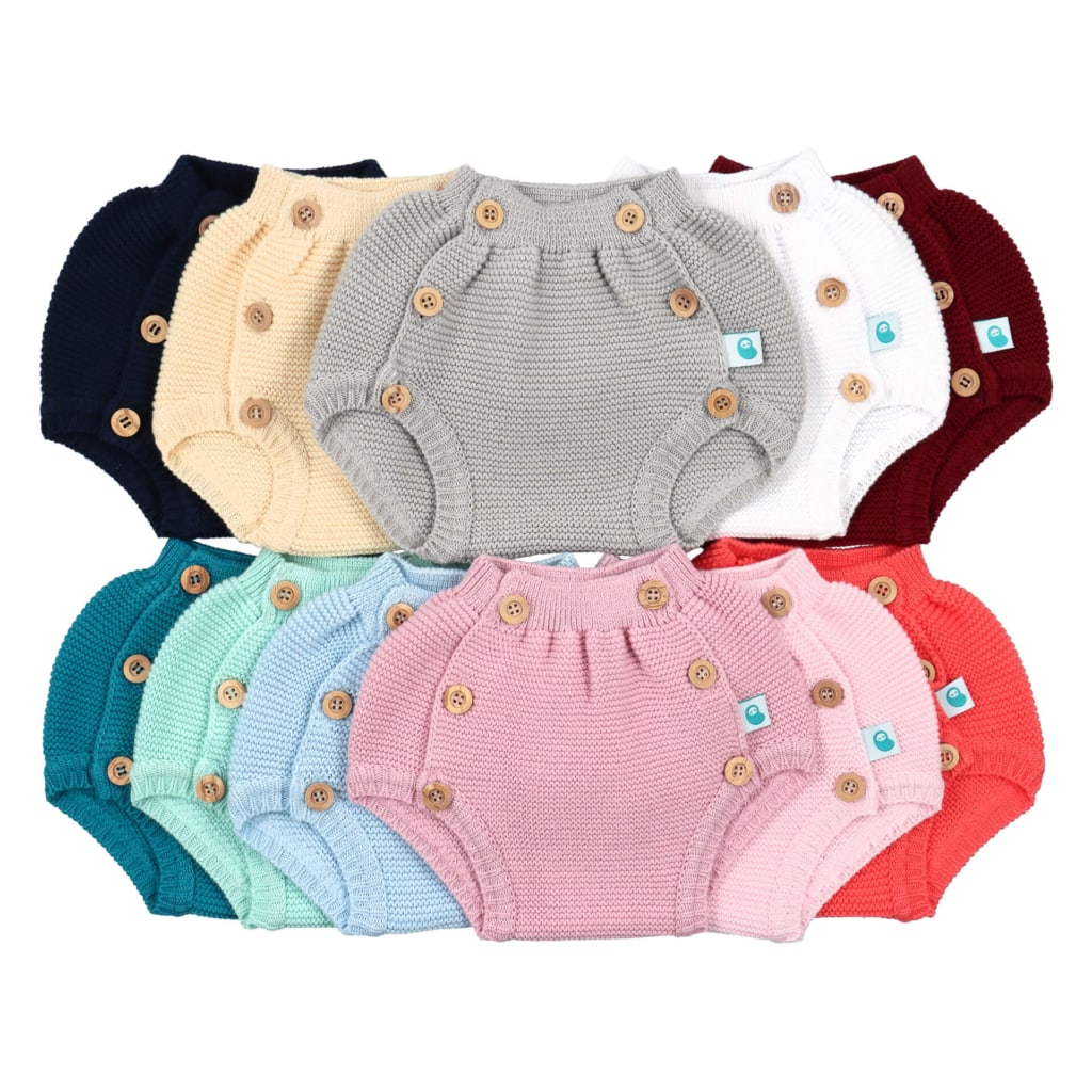 Tapa fraldas de bebé em malha em várias cores.