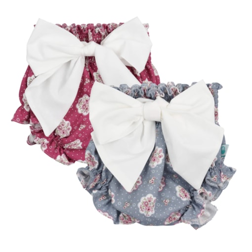 Dois modelos do tapa fraldas para bebé em tecido de algodão com padrão florido e laço branco à frente. Elástico muito confortável na cintura e nas pernas.