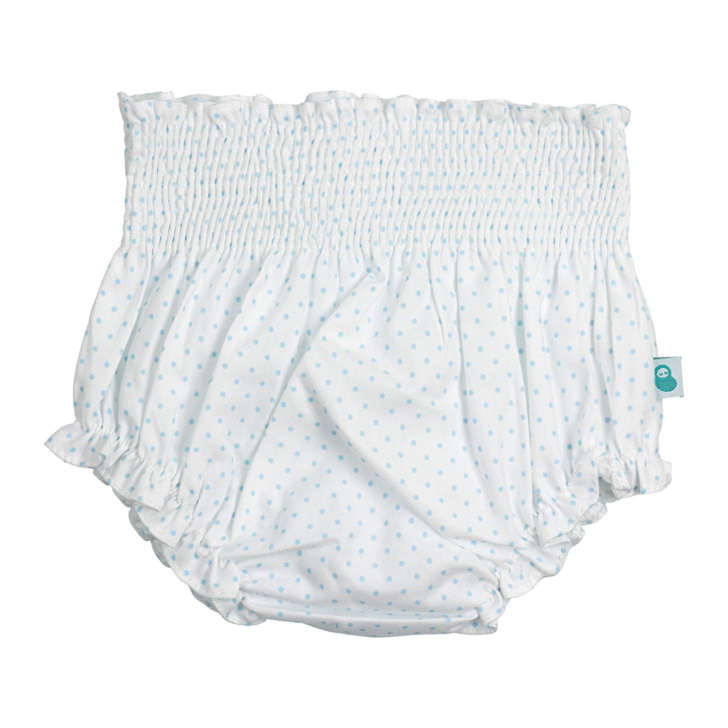 Tapa fraldas de bebé branco com pintas azuis. É feito em algodão e tem elástico na cintura e nas pernas.